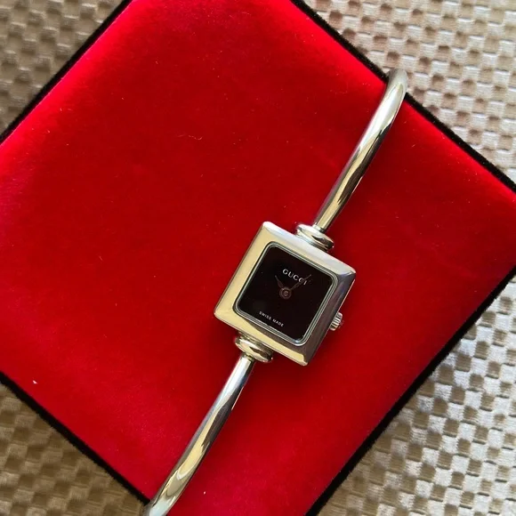 Ladies GUCCI bangle watch❤️SO CUTE❤️❤️❤️ - Picture 8 of 11